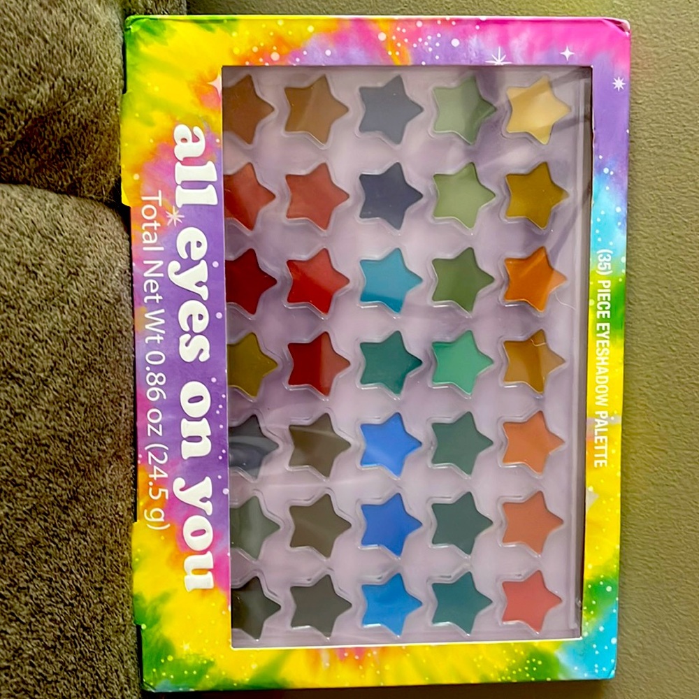 New never used Eyeshadow Palette with 35 Colors